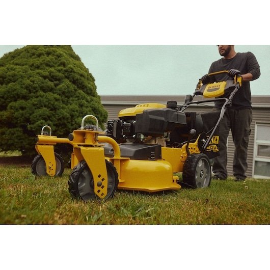 DEWALT 28 in. 224cc 3-in-1 Self-Propelled Gas Push Lawn Mower