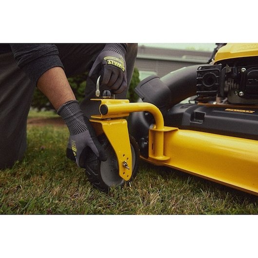 DEWALT 28 in. 224cc 3-in-1 Self-Propelled Gas Push Lawn Mower