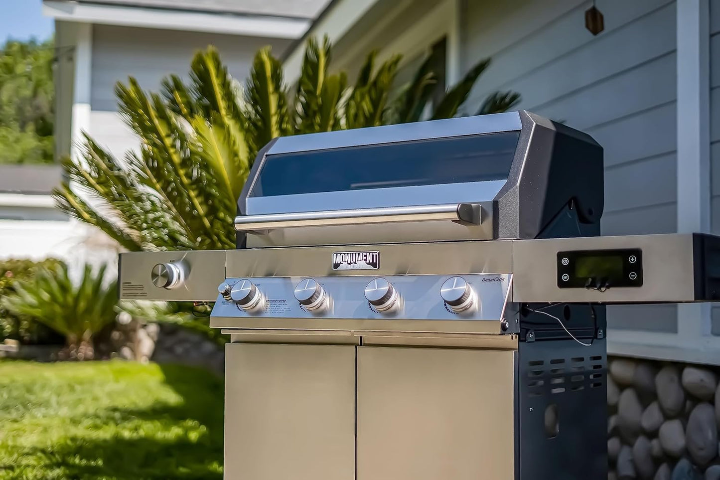 Monument Grills Eminence 405 |Tech Stainless Propane Gas Grill Eminence 405 & Cast Iron Cooking Plate