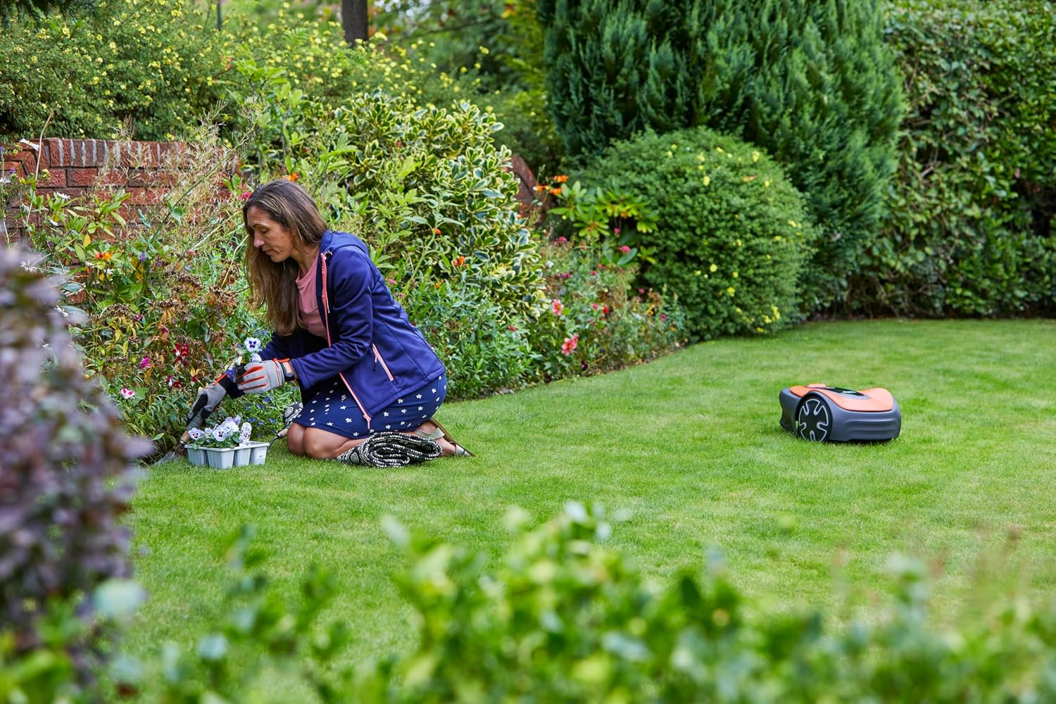 Flymo EasiLife GO 150 Robot Lawnmower – Cuts lawns up to 150m²