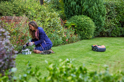 Flymo EasiLife GO 400 Robot Lawnmower – Cuts lawns up to 400m²