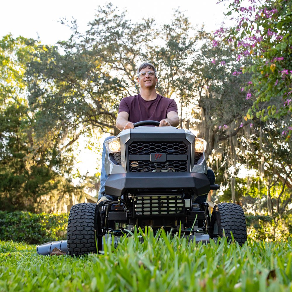 Murray MT100 42 in. 13.5 HP 500cc E1350 Series Briggs and Stratton Engine 6-Speed Manual Gas Riding Lawn Tractor Mower